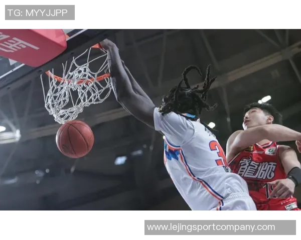 攻防兼备莫布里全场表现出色砍下23分5板3助1断2帽三分球命中率高达60