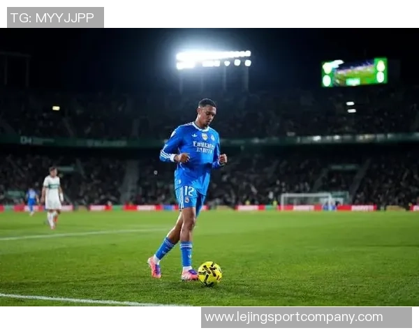 西甲明日重磅对决埃尔切迎战皇马裁判F埃尔南德斯执法全场